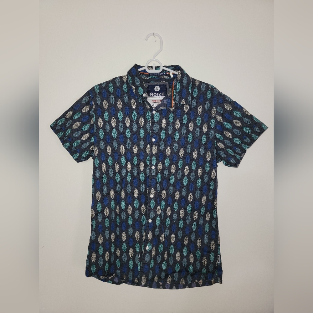 NOIZE AMSTRDM Button up short sleeve Shirt.